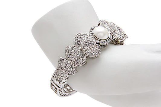 Stunning Diamond Bracelet with Pearl - Rent Jewels