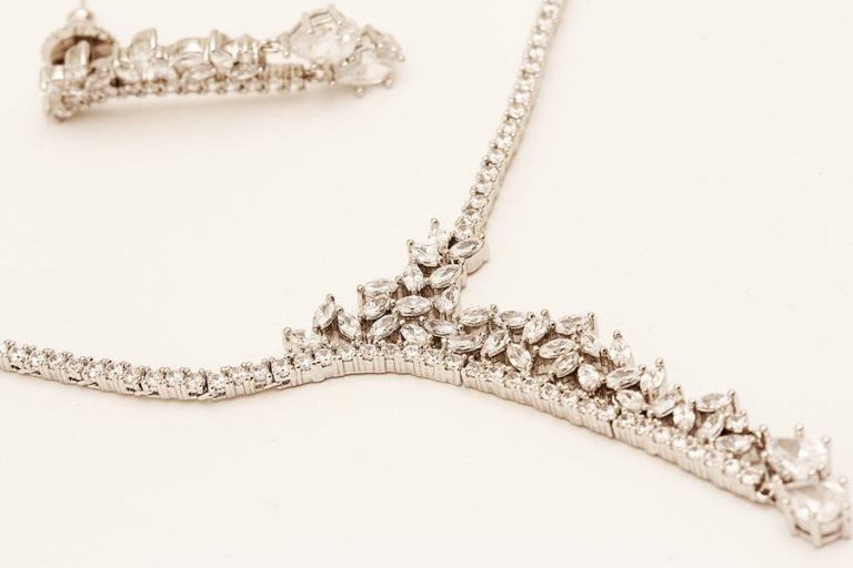 Elegant Signity Diamonds Necklace Set