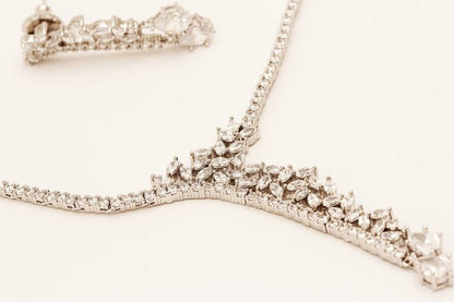 Elegant Signity Diamonds Necklace Set - Rentjewels