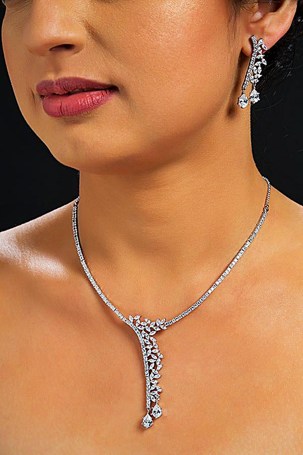 Elegant Signity Diamonds Necklace Set