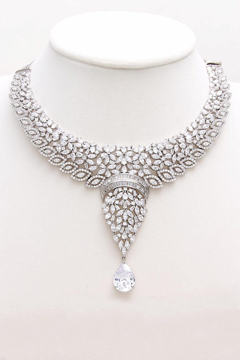 Majestic Signity Diamonds Necklace Set - Rentjewels